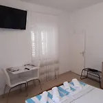 בית הארחה Tedy קורצולה